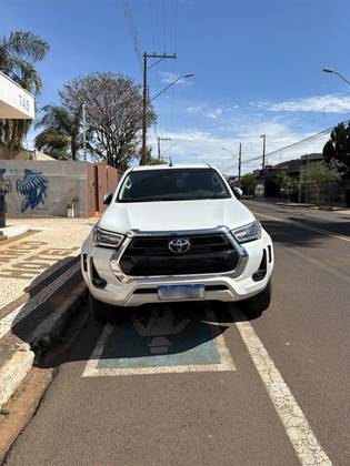 TOYOTA HILUX 2.8 D-4D TURBO DIESEL CD SRX PLUS 4X4 AUTOMÁTICO TOYOTA HILUX 2.8 D-4D TURBO DIESEL CD SRX PLUS 4X4 AUTOMÁTICO
